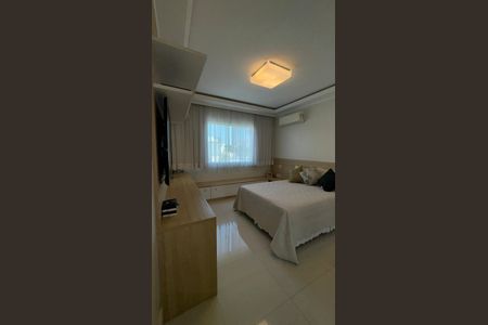 Casa de condomínio à venda com 320m², 4 quartos e 4 vagas