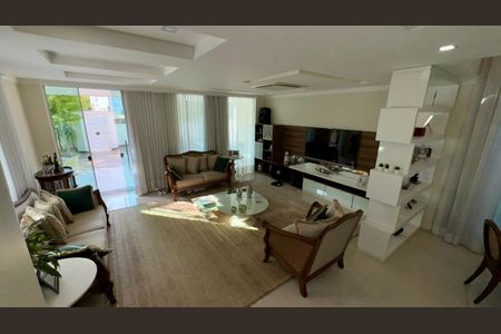 Casa de condomínio à venda com 320m², 4 quartos e 4 vagas