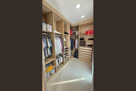 Casa de condomínio à venda com 320m², 4 quartos e 4 vagas