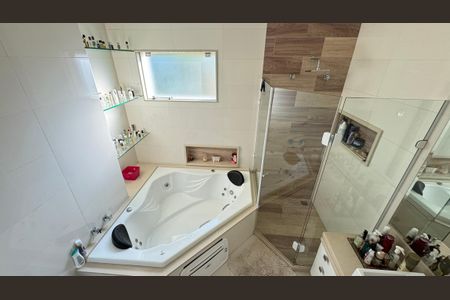 Casa de condomínio à venda com 320m², 4 quartos e 4 vagas