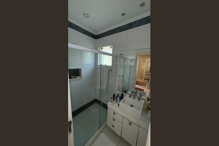 Casa de condomínio à venda com 320m², 4 quartos e 4 vagas