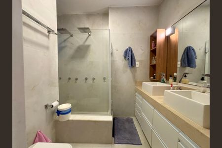 Apartamento para alugar com 164m², 3 quartos e 1 vagaSuite - banheiro