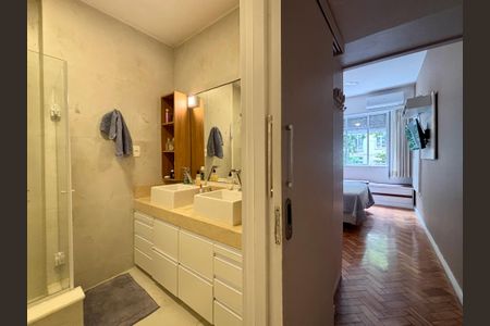 Apartamento para alugar com 164m², 3 quartos e 1 vagaSuite - banheiro