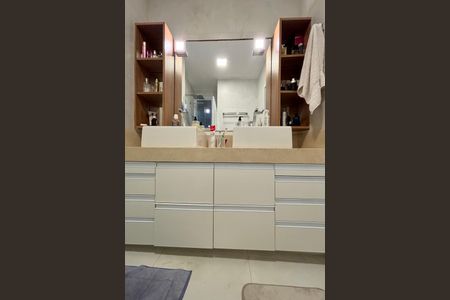 Apartamento para alugar com 164m², 3 quartos e 1 vagaSuite - banheiro