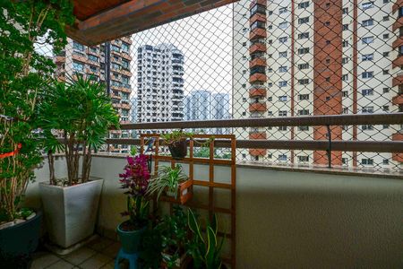 Apartamento à venda com 156m², 4 quartos e 3 vagasVaranda