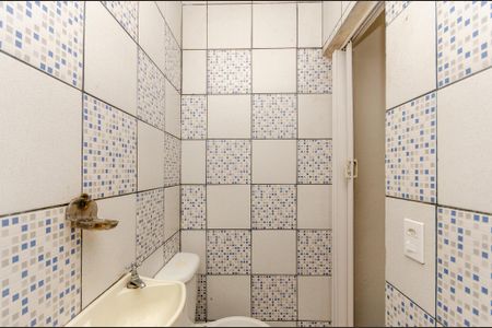 Banheiro de casa para alugar com 1 quarto, 30m² em Piqueri, São Paulo