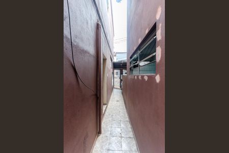 Casa para alugar com 30m², 1 quarto e sem vaga Casa para alugar com 30m², 1 quarto e sem vagaCorredor externo