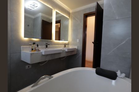 Apartamento para alugar com 200m², 4 quartos e 3 vagasBanheiro da Suíte 4