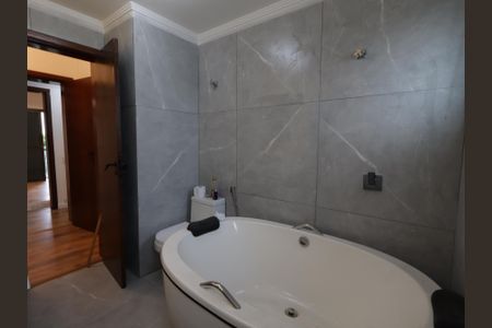 Apartamento para alugar com 200m², 4 quartos e 3 vagasBanheiro da Suíte 4