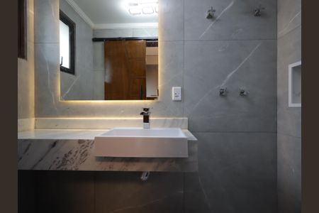 Apartamento para alugar com 200m², 4 quartos e 3 vagasBanheiro da Suíte 1