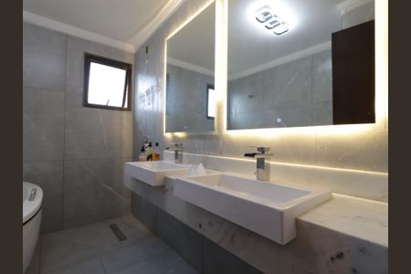 Apartamento para alugar com 200m², 4 quartos e 3 vagasBanheiro da Suíte 4