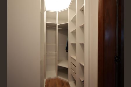 Apartamento para alugar com 200m², 4 quartos e 3 vagasCloset da suíte 4