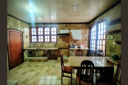 Casa à venda com 5 quartos, 242m² em São Francisco, Niterói