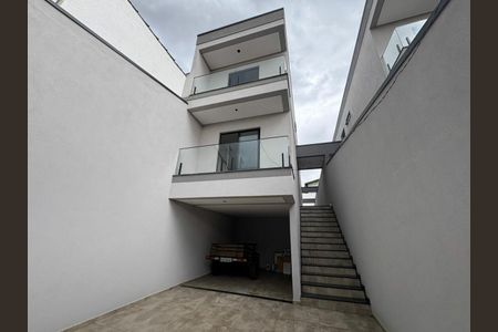 Casa à venda com 140m², 3 quartos e 2 vagas