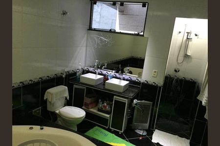 Casa à venda com 3 quartos, 480m² em Vila Invernada, São Paulo