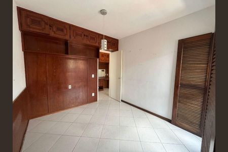 Casa à venda com 2 quartos, 95m² em Cantagalo, Niterói