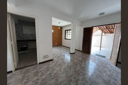 Casa à venda com 2 quartos, 95m² em Cantagalo, Niterói