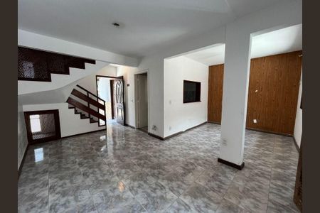 Casa à venda com 2 quartos, 95m² em Cantagalo, Niterói