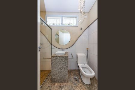 Casa à venda com 305m², 4 quartos e 4 vagasBanheiro Social 1