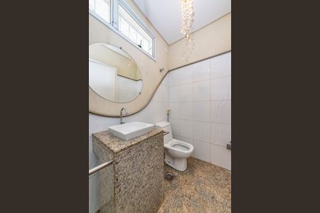 Casa à venda com 305m², 4 quartos e 4 vagasBanheiro Social 1