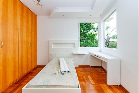 Casa à venda com 305m², 4 quartos e 4 vagasQuarto 1