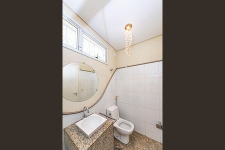 Casa à venda com 305m², 4 quartos e 4 vagasBanheiro Social 1