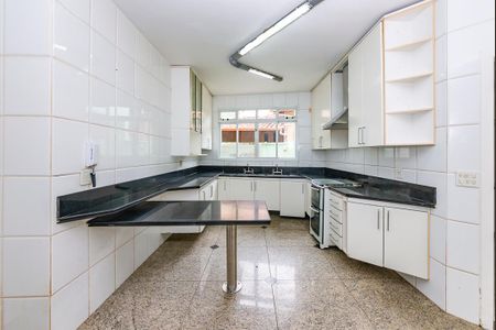 Casa à venda com 305m², 4 quartos e 4 vagasCozinha
