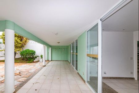 Casa à venda com 305m², 4 quartos e 4 vagasVaranda