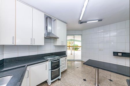 Casa à venda com 305m², 4 quartos e 4 vagasCozinha
