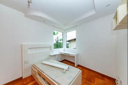 Casa à venda com 305m², 4 quartos e 4 vagasQuarto 1