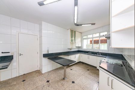 Casa à venda com 305m², 4 quartos e 4 vagasCozinha