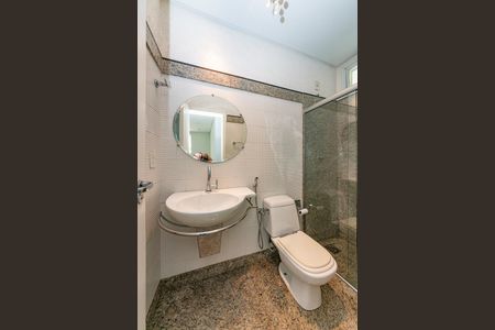 Casa à venda com 305m², 4 quartos e 4 vagasBanheiro Social 2