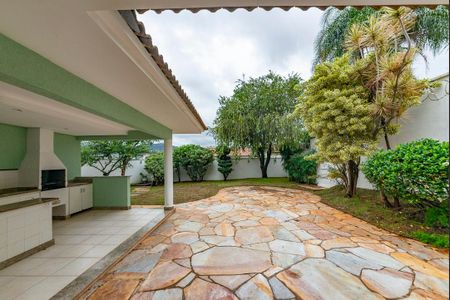 Casa à venda com 305m², 4 quartos e 4 vagasQuintal