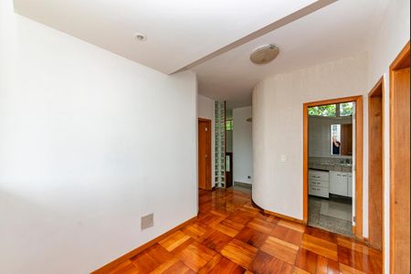 Casa à venda com 305m², 4 quartos e 4 vagasCorredor