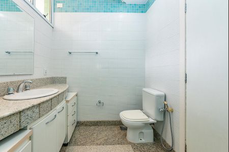 Casa à venda com 305m², 4 quartos e 4 vagasBanheiro Social 3