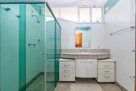 Casa à venda com 305m², 4 quartos e 4 vagasBanheiro Social 3