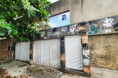 Casa para alugar com 148m², 3 quartos e 1 vaga Casa para alugar com 148m², 3 quartos e 1 vagaFachada