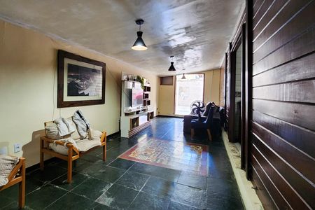 Sala  de casa à venda com 3 quartos, 148m² em Sampaio, Rio de Janeiro