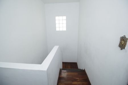 Casa para alugar com 206m², 3 quartos e 4 vagasEscada