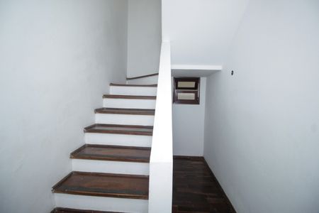 Casa para alugar com 206m², 3 quartos e 4 vagasEscada