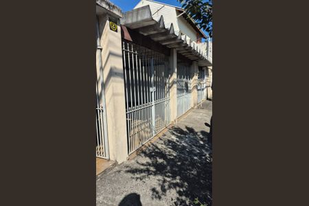 Casa à venda com 110m², 2 quartos e 2 vagas Casa à venda com 110m², 2 quartos e 2 vagasVaranda