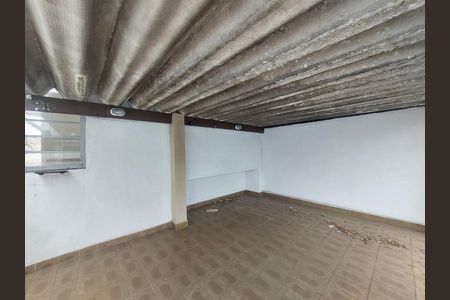 Garagem de casa à venda com 2 quartos, 110m² em Vila Santo Antônio, São Paulo
