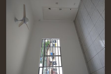 Casa à venda com 110m², 2 quartos e 2 vagas Casa à venda com 110m², 2 quartos e 2 vagascomodo