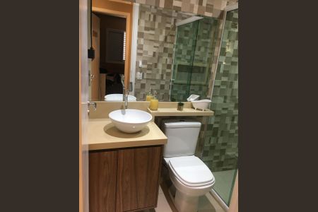 Banheiro de apartamento para alugar com 2 quartos, 64m² em Fazenda Morumbi, São Paulo