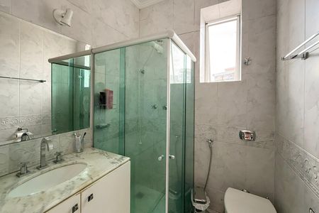 Apartamento à venda com 190m², 4 quartos e 2 vagas Apartamento à venda com 190m², 4 quartos e 2 vagasBanheiro da Suíte 1