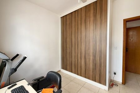 Apartamento à venda com 190m², 4 quartos e 2 vagas Apartamento à venda com 190m², 4 quartos e 2 vagasSuite 2