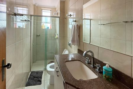 Apartamento à venda com 190m², 4 quartos e 2 vagas Apartamento à venda com 190m², 4 quartos e 2 vagasBanheiro