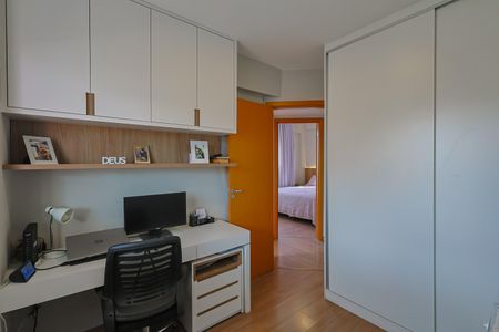 Quarto 1 de apartamento à venda com 3 quartos, 80m² em Sagrada Família, Belo Horizonte