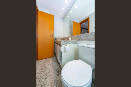 Apartamento à venda com 150m², 4 quartos e 3 vagas Apartamento à venda com 150m², 4 quartos e 3 vagasBanheiro da Suíte 1