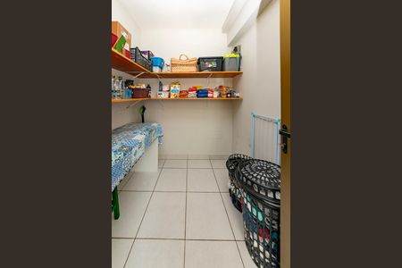 Apartamento à venda com 150m², 4 quartos e 3 vagas Apartamento à venda com 150m², 4 quartos e 3 vagasQuarto de Serviço